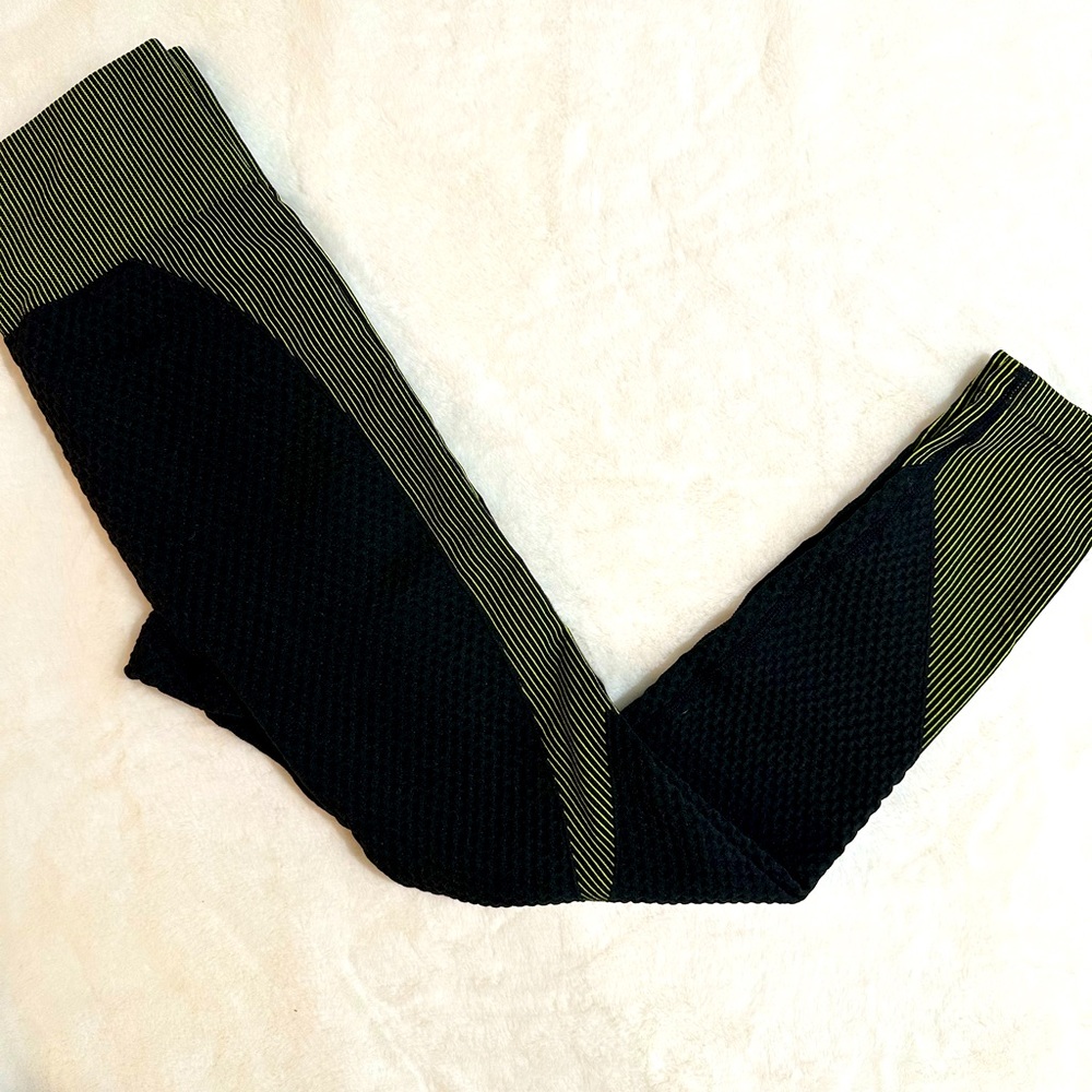 Textured leggings
